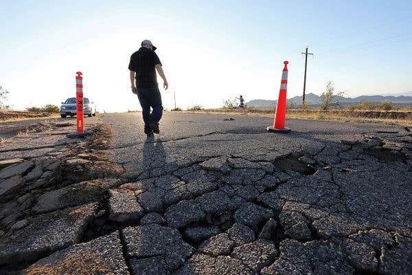  اسرار دو زلزله بزرگ کالیفرنیا-تخریب جاده‌ها بر اثر بزرگی زلزله