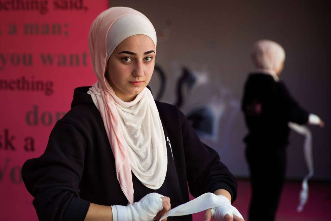 عکاسی پرتره از زنان - اردن دختر ورزشکار محجبه